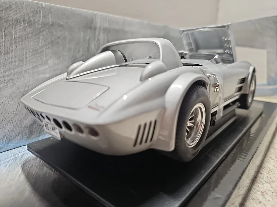 Greenlight Fast & Furious Lmtd Edition Dom's Chevrolet Corvette Grand Sport 1:18 - Image 3 of 4