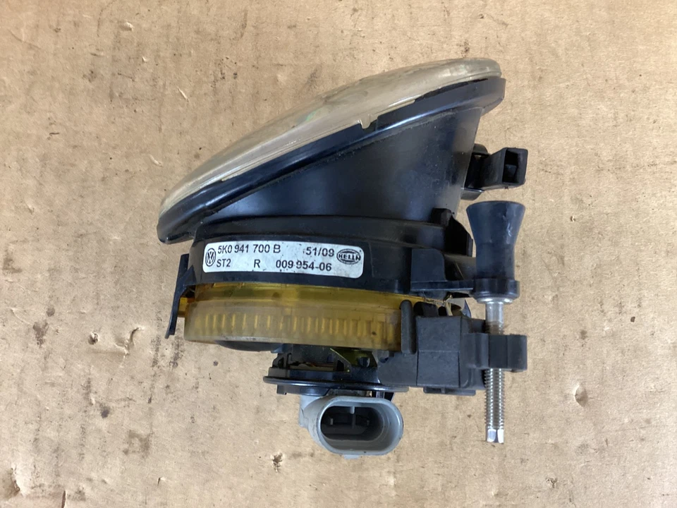 Противотуманные фары передние правые со стороны пассажира 2010 - 2013 Volkswagen Golf GTI 5K0941700B - Изображение 2 из 4