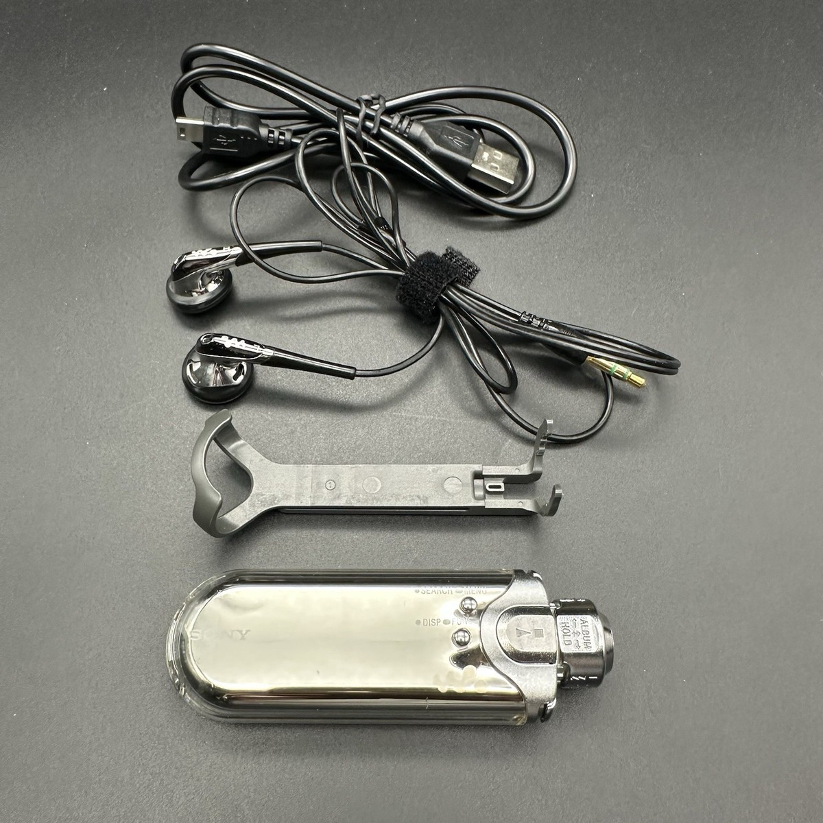 SONY NW-A608 Portable Audio Player Walkman 2GB Silver Fully Tested