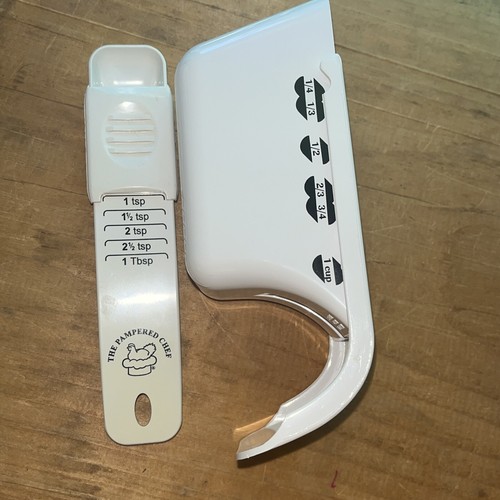 2er Set Pampered Chef Verstellbarer Messbecher und Teelöffel Löffel Schiebe - Bild 9 von 10