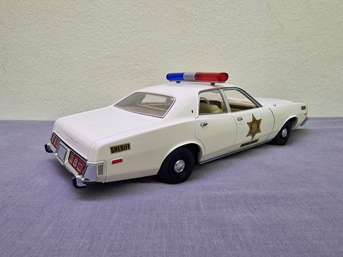 1:18 GREENLIGHT PLYMOUTH FURY HAZZARD COUNTRY POLICE 1977 FIGURES INCLUDED - Foto 3 di 3
