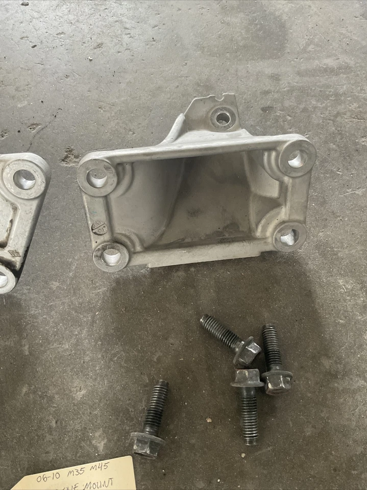 06-10 英菲尼迪 M35 M45 发动机安装支架一对 11232-EH000 11233-EH000 — 第 4/4 张图片