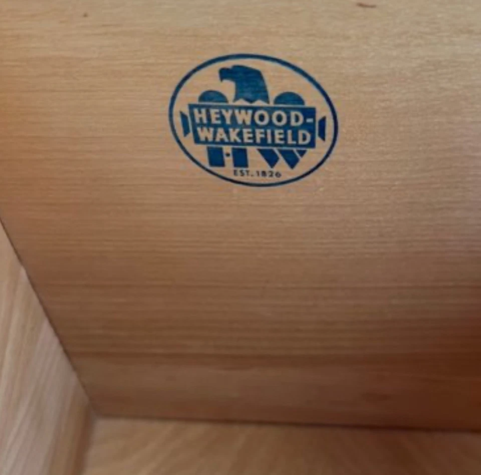 Credenza moderna de 3 cajones de mediados de siglo de Heywood Wakefield Foto 4 de 4