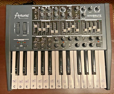 Arturia MiniBrute Analog Keyboard Synthesizer 25-Key Pitch Mod Arpeggiator