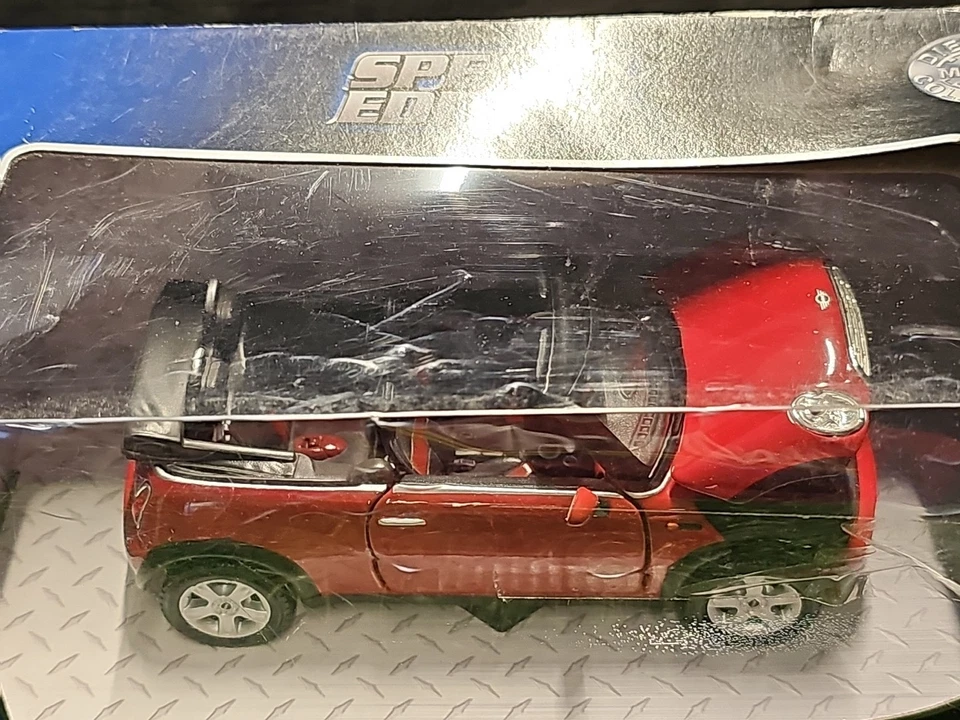 Maisto Special Edition Mini Cooper Carbrio 1:24 Scale Diecast Car - Image 2 of 4