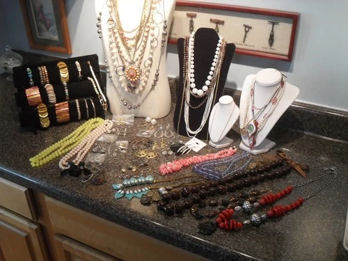 LARGE COLLECTION/ LOT of  VINTAGE ESTATE AUCTION COSTUME JEWELRY , FASCINATING