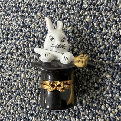 LIMOGES FRANCE PEINT MAIN ''MAGIC RABBIT IN TOP HAT '' TRINKET BOX ARTIST SIGNED