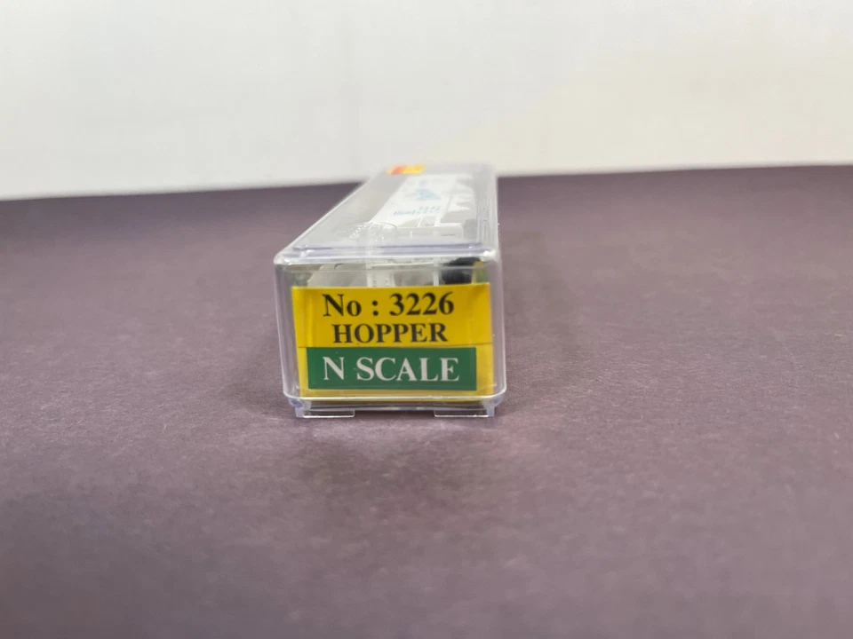 Model Power N Scale Train 3226 Hopper Car DOMINO SUGARS ASRX 608 - Image 3 of 4