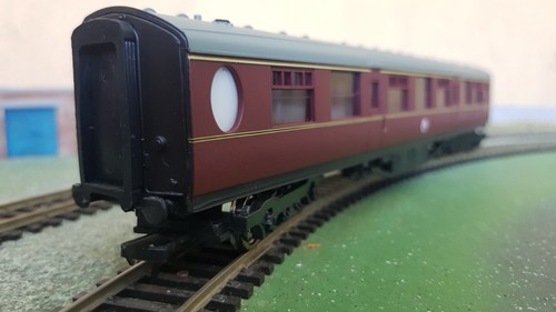 Bachmann OO gauge 34-378 BR 63ft Thompson 2nd Class Corridor Coach Maroon, Boxed - Picture 10 of 12
