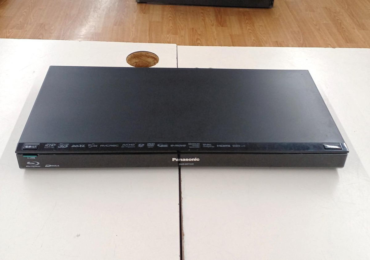 Panasonic DMR-BRT220 Blu-ray Recorder 500GB Good Condition Panasonic DMR-BRT220 Blu-ray Recorder 500GB Good Condition