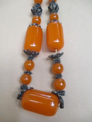 Necklace, phenollic butterscoth, resin, Bakelite, beaded, chunky, vintage - Foto 2 di 9