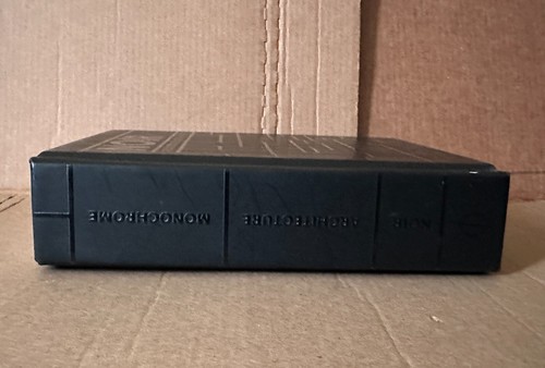 NOIR Architecture Monochrome 2020 Phaidon (French Edition) Hardcover - Picture 3 of 4