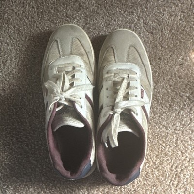 Levi's Men's 9.5 Low Top Sneakers: Beige White Maroon Lace Up Good Condition 