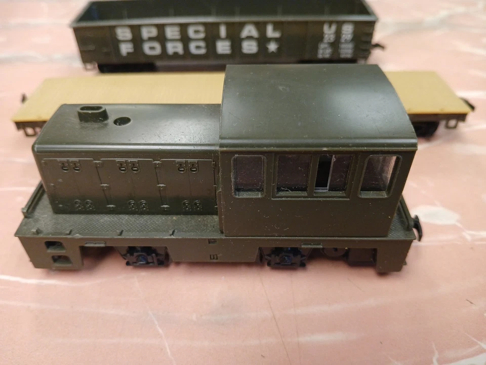 TYCO HASBRO GI JOE 1983 BATTLE SET 5 PIECES TRAIN HO Track Bridge Lot Untested  - Image 2 of 4