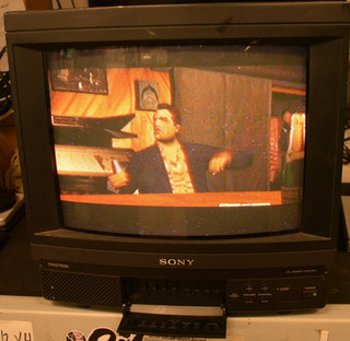 SONY TRINITRON 13.5 in COLOR TV MODEL KV 13TR20 TESTED AND WORKING