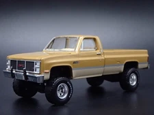 1986 86 GMC SIERRA PICKUP TRUCK SQUAREBODY 1/64 SCALE DIORAMA DIECAST MODEL CAR