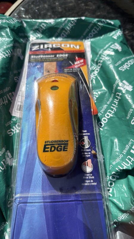 Zircon StudSensor Edge Stud Finder Yellow Black Battery Powered Light Indicators