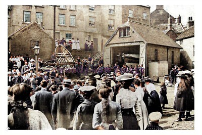 ptc3316 - Yorks - Public gather around Lifeboat at Robin Hood Bay - print 6x4