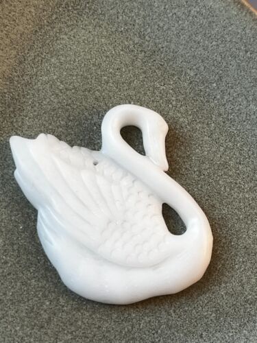 Exquisitely Carved Snow White Stone Elegant SWAN Pendant or Other Use – - Picture 1 of 4