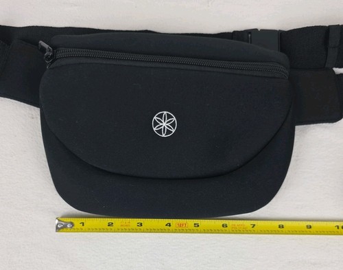 GAIAM Black Belt Bag Pocket Adjustable Strap Logo Waist Fanny Pack NWOT - Picture 3 of 11