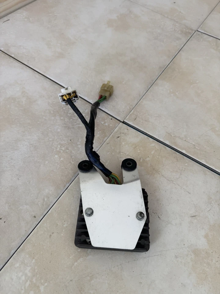 03 04 2003 2004 HONDA CBR 600RR 600 RR REGULADOR DE VOLTAJE RECTIFICADOR OEM Foto 3 de 4