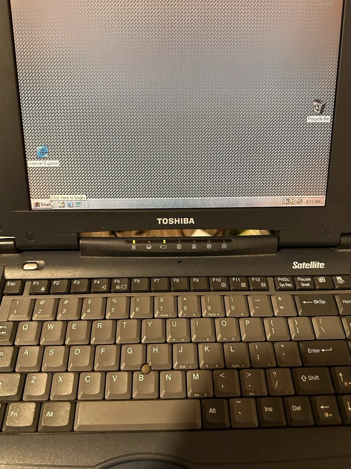 Vintage TOSHIBA SATELLITE 1675CDS/6.0 Windows 98 Laptop Computer with Charger - Image 2 of 4