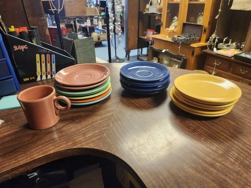 Vintage 20 Piece Fiesta Ware. 19 Plates 1 Cup