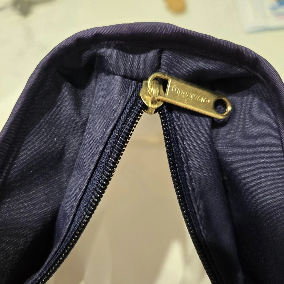 Bolso de mano refrigerador aislado a cuadros Tupperware bolsa de almuerzo azul marino sobras de Navidad Foto 4 de 4