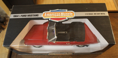 ERTL 1964 1/2 Ford Mustang Convertible 1:12 Diecast Car American Muscle - Picture 2 of 16