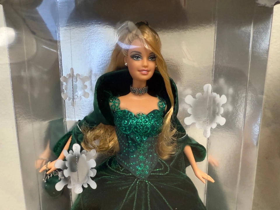 Lot of 2 Holiday Barbie Dolls – 2004 Special Edition & 1992 Happy Holidays NRFB - Image 3 of 4