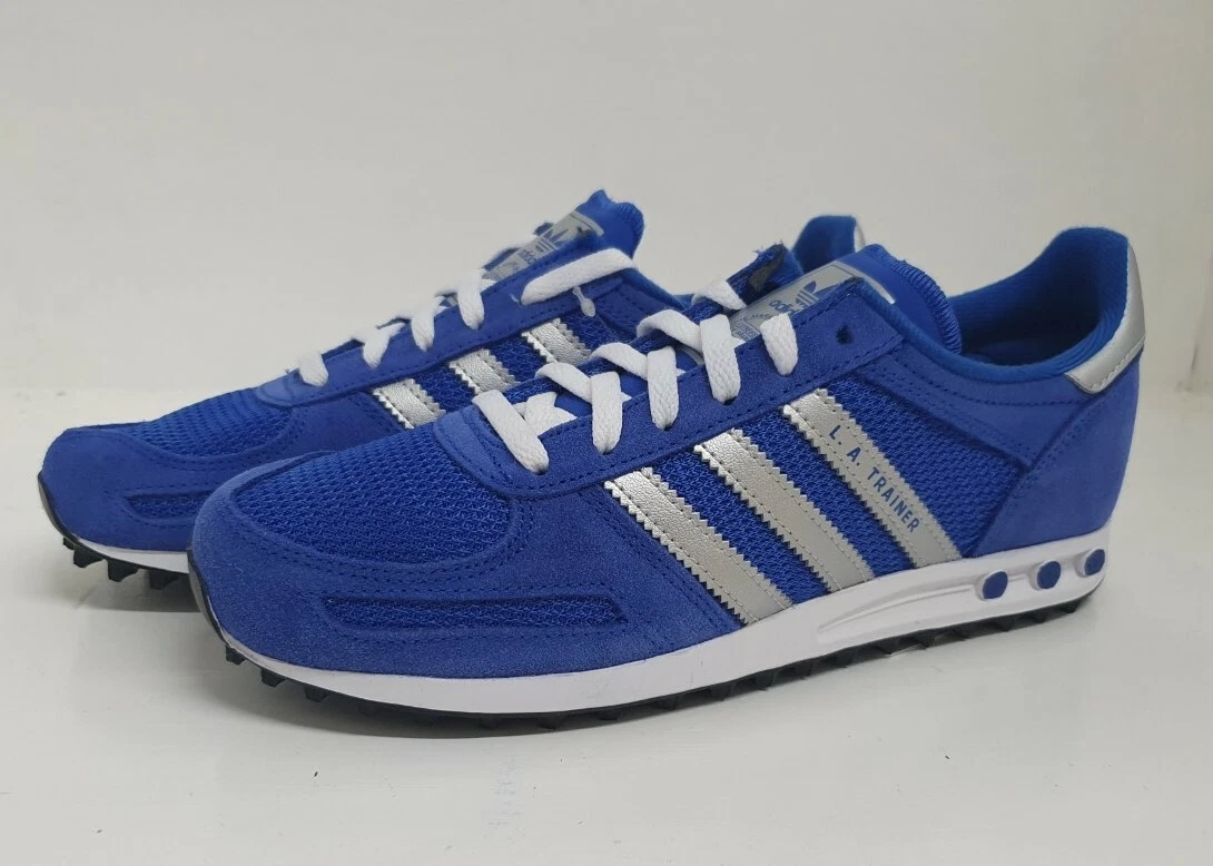 Monica guisante Sentido táctil JUNIORS ADIDAS LA TRAINERS BLUE SILVER TRAINERS S80157 | eBay