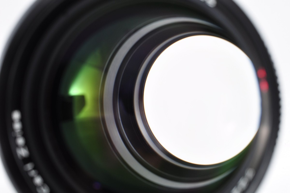 Contax Carl Zeiss Planar T* 85mm f1.4 MMJ Lens for C/Y From Contax Carl Zeiss Planar T* 85mm f1.4 MMJ Lens for C/Y From