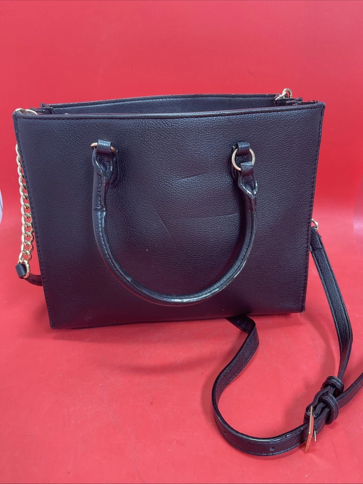 Monedero Victoria Secret negro con cadena de hombro dorada Foto 4 de 4