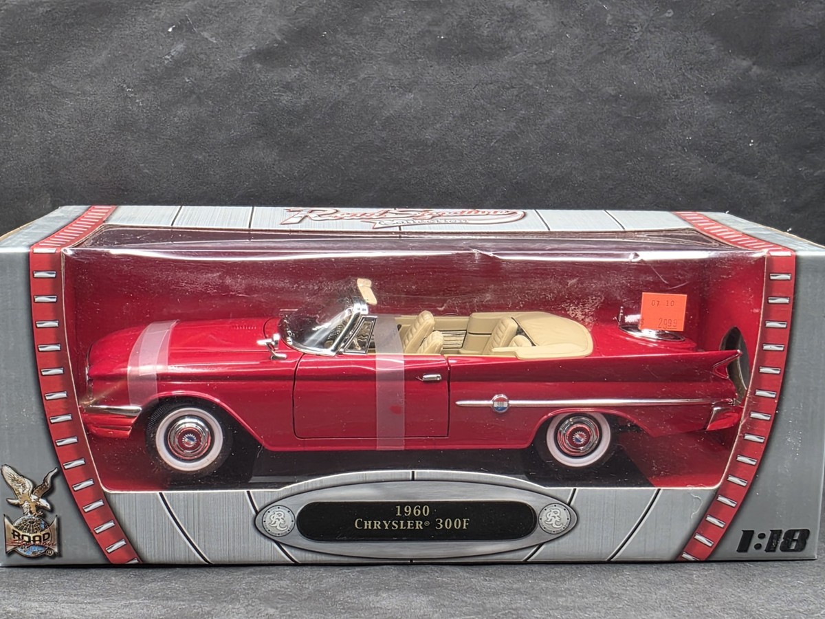 Road Signature 1960 Chrysler 300F Convertible 1:18 Scale Diecast
