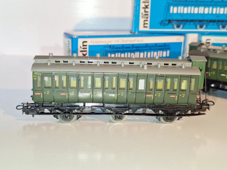 Marklin 4005 X 3. Vers. 8. Excellent Condition. For 3 Rail AC Only. HO scale.Box - Image 3 of 4