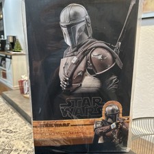 Hot Toys Star Wars  The Mandalorian - The Mandalorian 1 6th Scale Collectible...