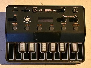 Behringer JT 4000M Micro 4 Voice Hybrid Synthesizer