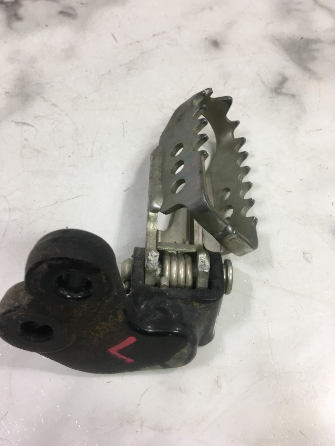 19 Yamaha TTR 230 TTR230 front left foot rest peg and mount bracket eBay