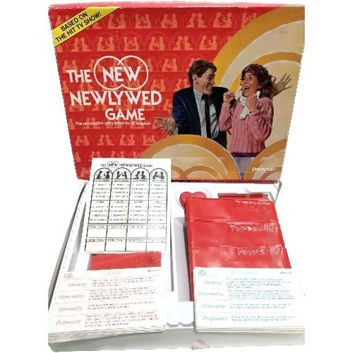 1986 The NEW NEWLYWED GAME by Pressman Provocative Party Couples Game COMPLETE - Picture 3 of 12