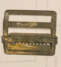 ORIGINAL WW2 BRITISH DENIM BATTLEDRESS BLOUSE WAIST BUCKLE. STEEL, Grade 2