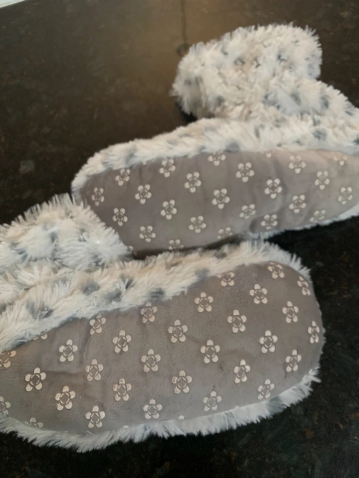 MICROWAVABLE  SLIPPERS SZ S/M Warmies microwave or cooling weighted - Image 3 of 4