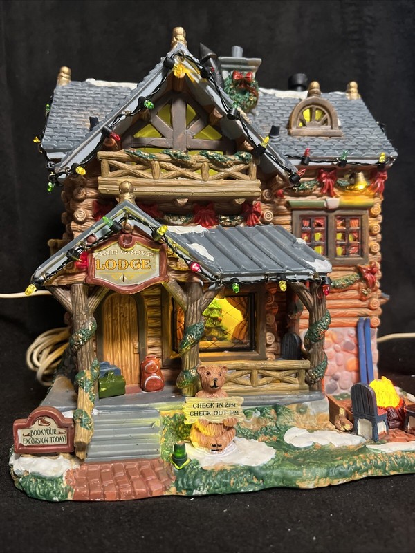 Lemax Christmas Vail Village Pine Grove Lodge 25338 Retired With Box