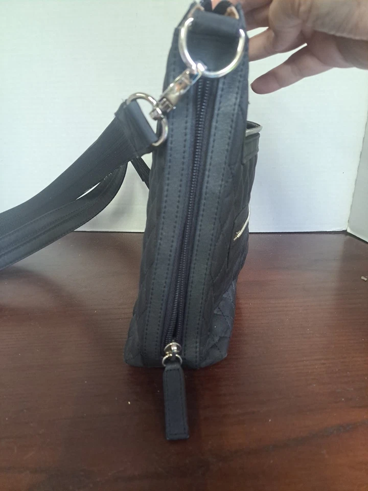 Bandolera de tela negra Gun Tote'n Mamas con funda para armas ocultas Foto 4 de 4