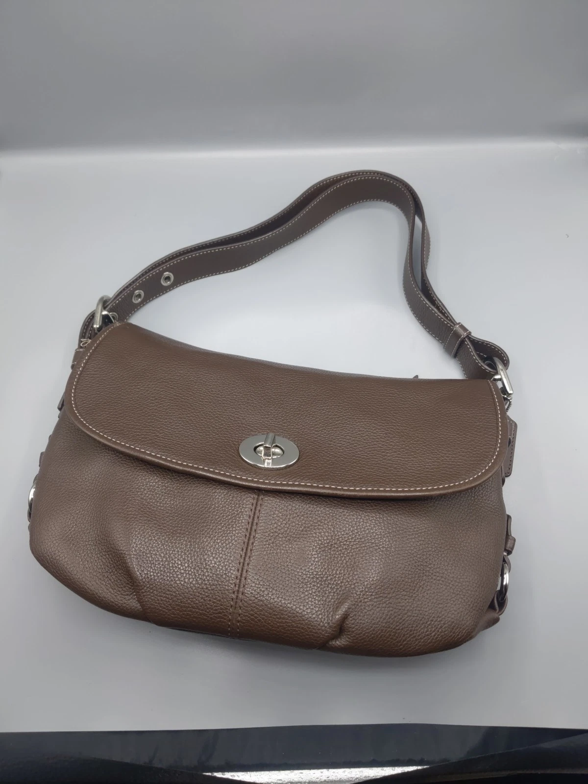 Borsa Coach F15170 Y2K in pelle con patta e borsone in pelle marrone ciottolato