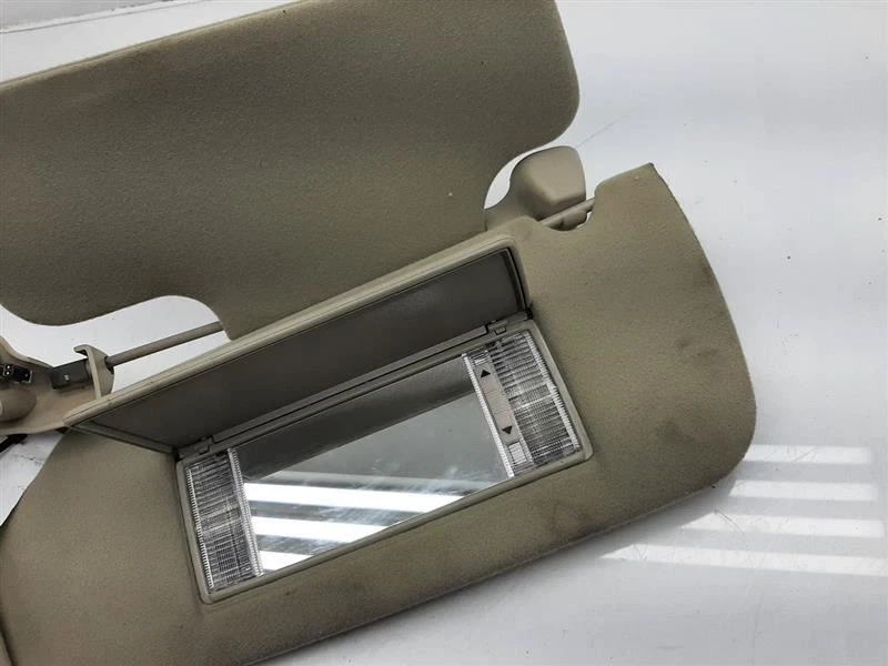 Lámpara de tocador iluminada parasol de pasajero 00-02 GMC YUKON 15172574 Foto 4 de 4