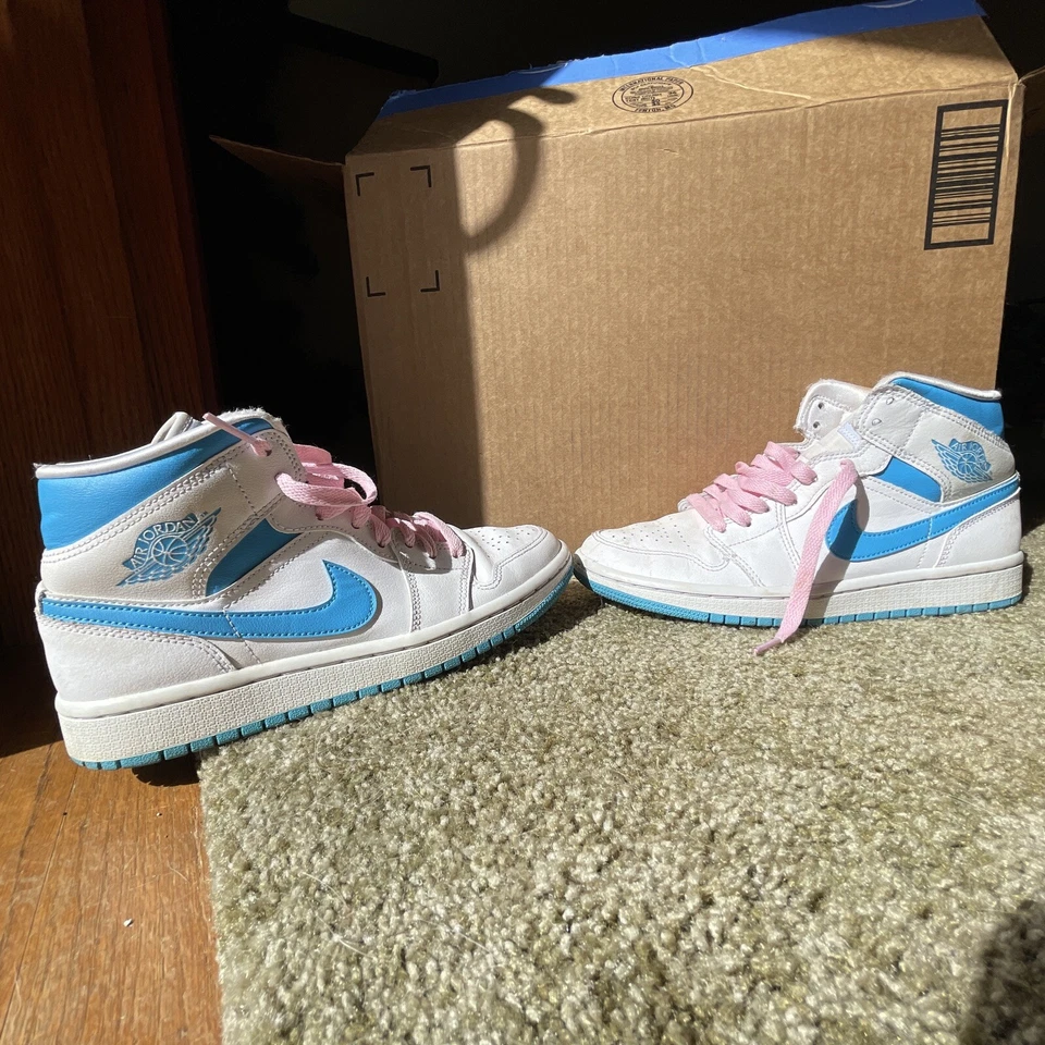 Size 6.5 - Air Jordan 1 Mid UNC W - Image 3 of 4