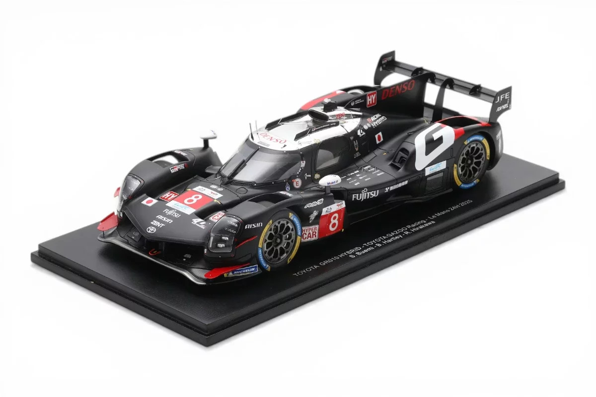 Toyota GR010 Hybrid 8 Le Mans 2025 miniature 1:18 Spark pour compléter votre vitrine