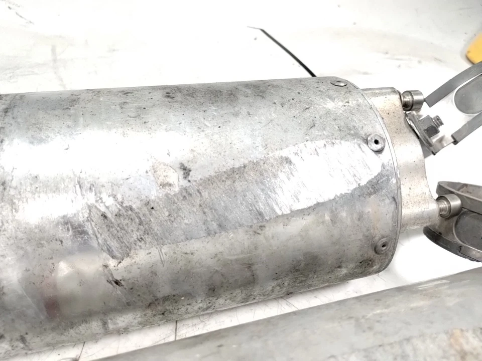 Silenciadores de escape izquierdo y derecho Suzuki SV1000 2003 y tubo de cabezal central Foto 3 de 4