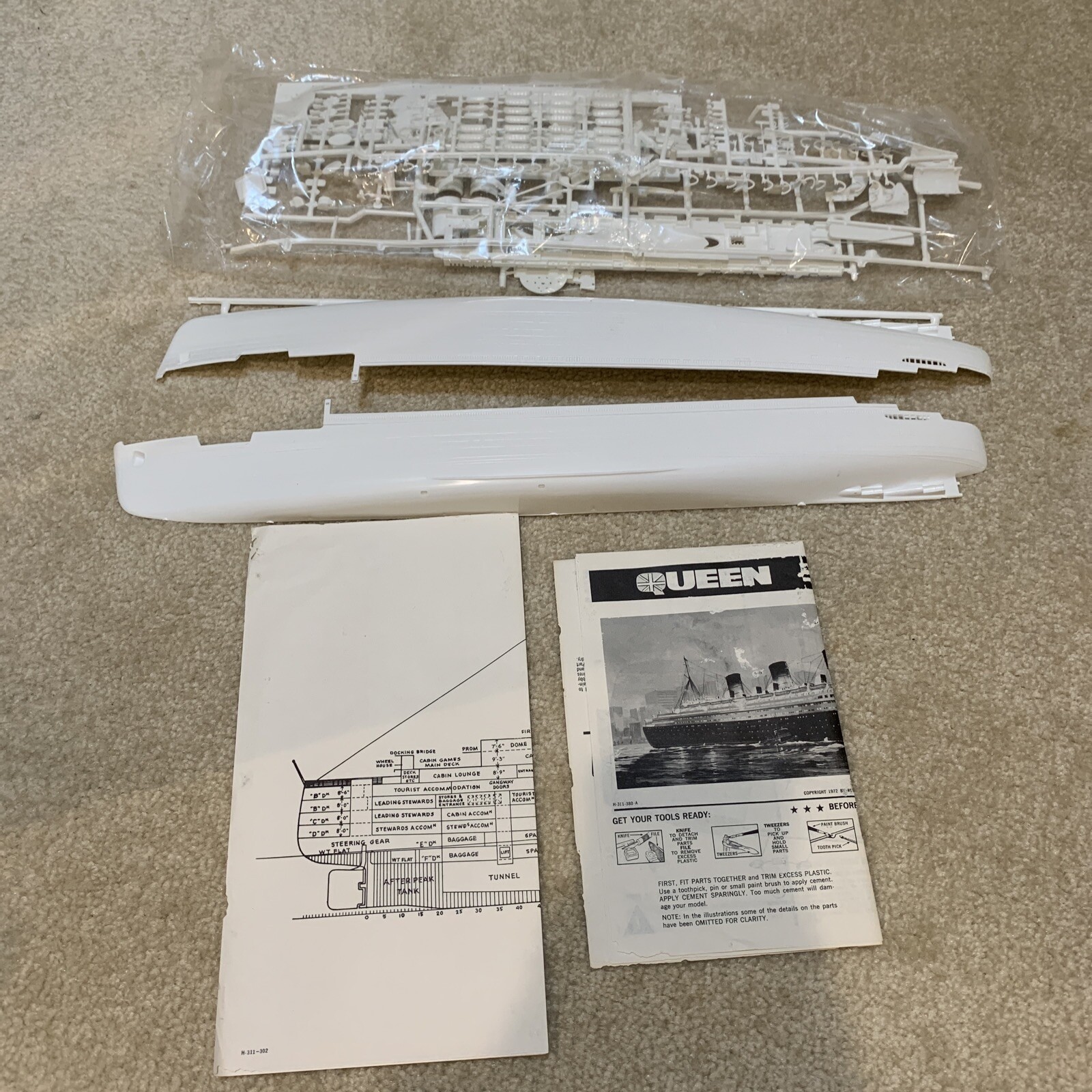 Queen Mary Toy Ship Plastic Model Kit H311 20 3/4 inch Long Revell