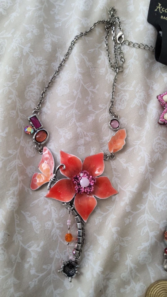 Dije y collar bolsa accesorios Foto 2 de 4